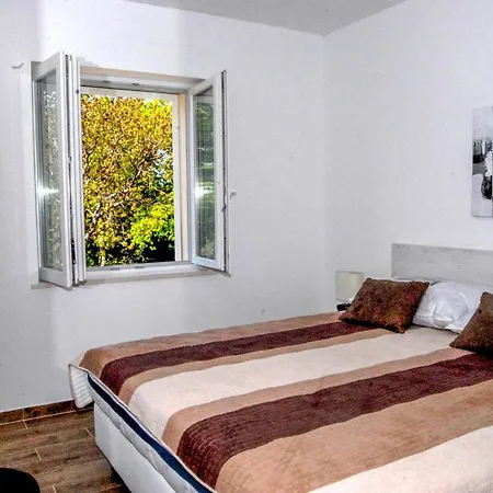Petraca Sleeps 8 With Pool Air Con And Wifi Villa