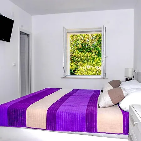Petraca Sleeps 8 With Pool Air Con And Wifi *