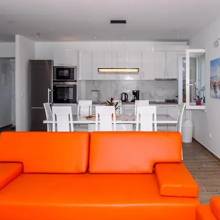 Petraca Sleeps 8 With Pool Air Con And Wifi * Mlini