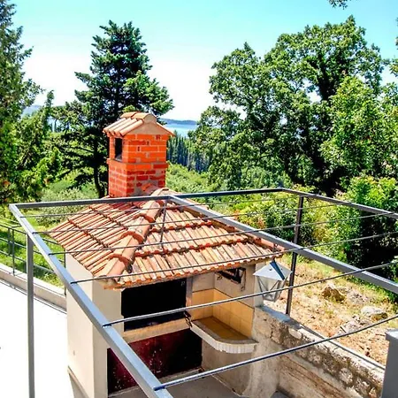 Petraca Sleeps 8 With Pool Air Con And Wifi