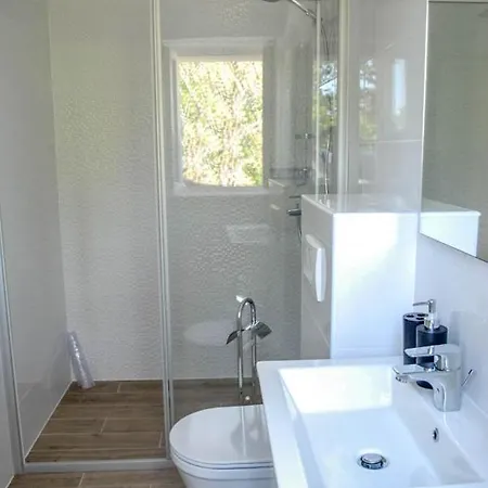 Petraca Sleeps 8 With Pool Air Con And Wifi *
