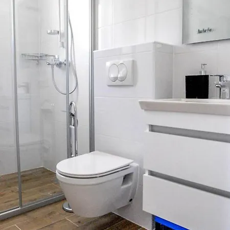 Villa Petraca Sleeps 8 With Pool Air Con And Wifi