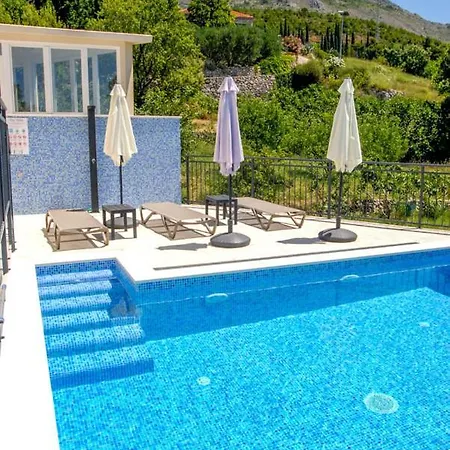 Petraca Sleeps 8 With Pool Air Con And Wifi Villa