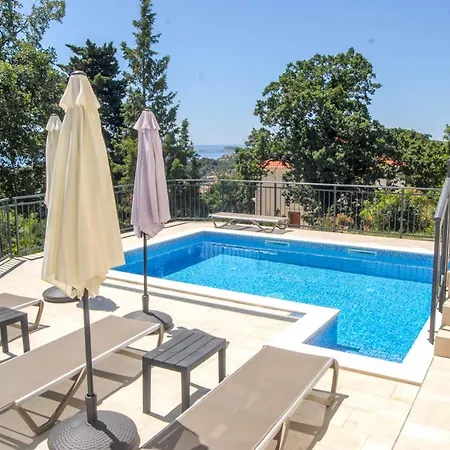 Villa Petraca Sleeps 8 With Pool Air Con And Wifi Mlini